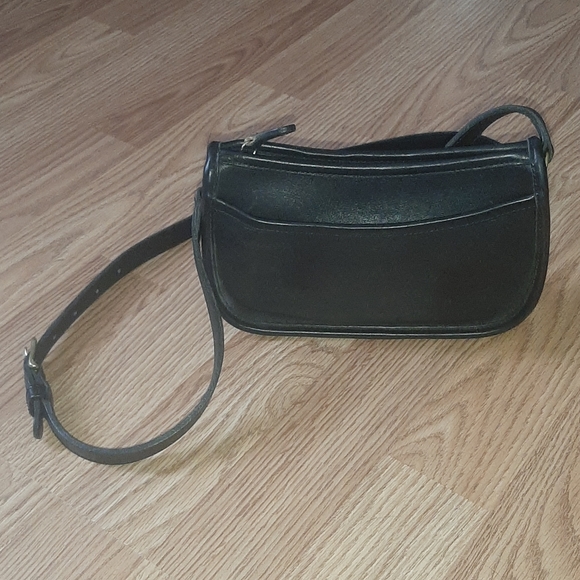 🚫SOLD🚫 Vintage Coach Wendie Crossbody - Picture 2 of 5